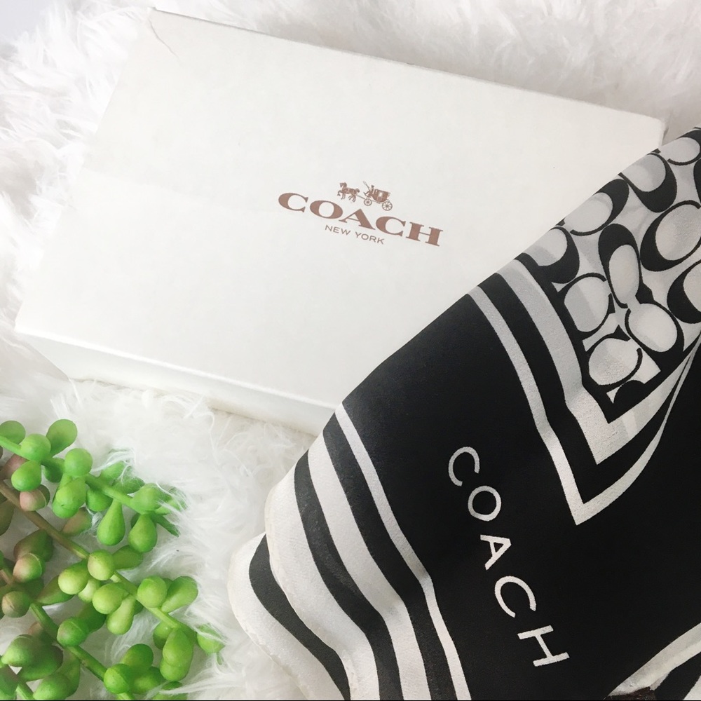 💖SOLD💖Coach Scarf Signature C 100% Silk Black - Picture 2 of 4
